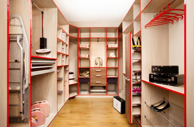 Дизайн маленькой гардеробной комнаты