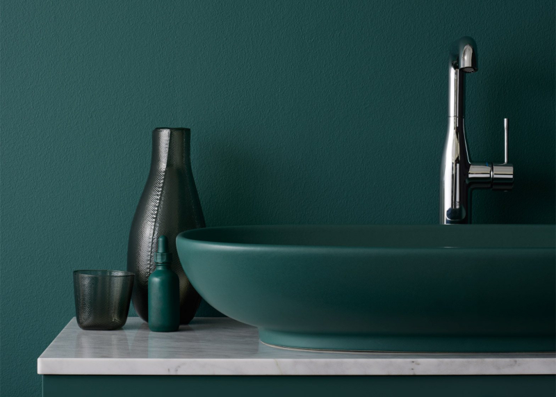 Цветная сантехника в интерьере ванной: плюсы и минусы яркой палитры