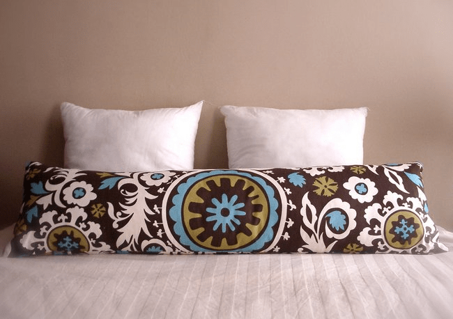 Длинная подушка — отличный вариант