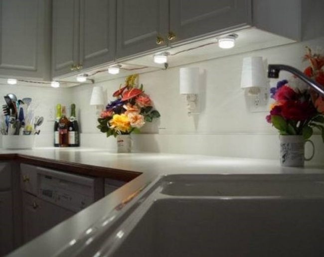 Дизайн кухни 8 кв. м стиль функциональность комфорт-точечные светильники для рабочей поверхности