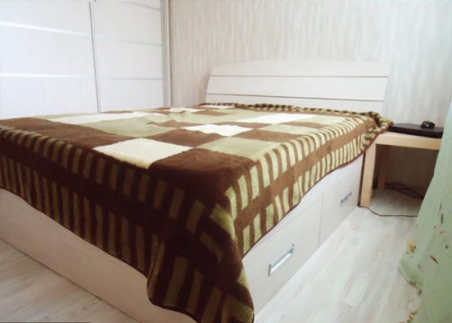 Дизайн спальни 9 кв м:Кровать с ящиками в спальне