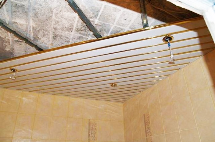 Дизайн маленькой ванной комната- Подвесной потолок ПВХ в ванной