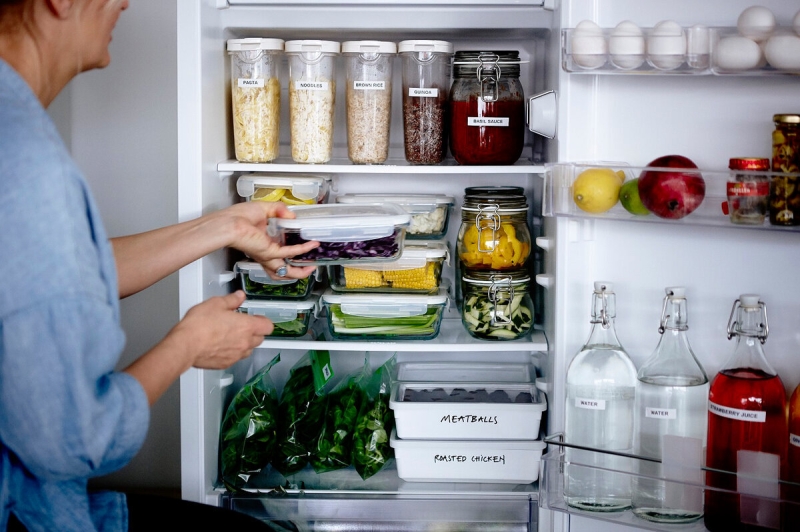 Как правильно хранить еду в холодильнике: секреты и ошибки, которые стоит избегать