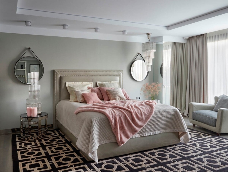 Оформляем серо-розовую спальню
