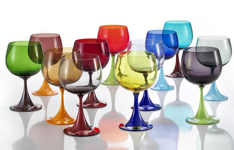 Цветная стеклянная посуда – яркий тренд 2024